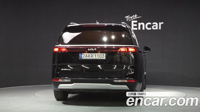 Kia Canival 2023 — photo 4