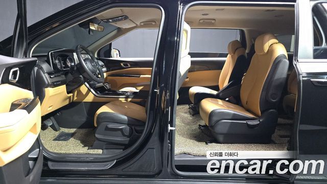 Kia Canival 2023 — photo 10