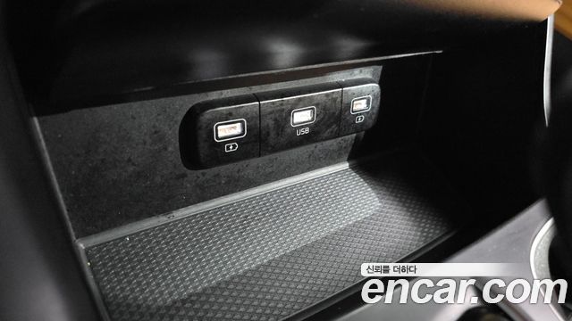Kia Canival 2023 — photo 16