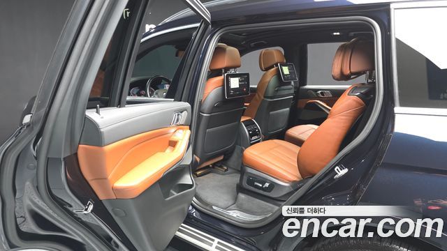 BMW X7 2021 — photo 16