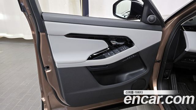 Land Rover Range Rover Evoque 2025 — photo 14