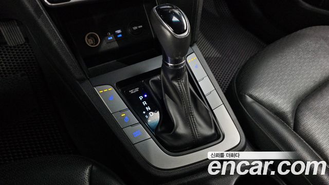 Hyundai AVANTE 2019 — photo 12