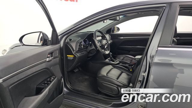 Hyundai AVANTE 2019 — photo 13