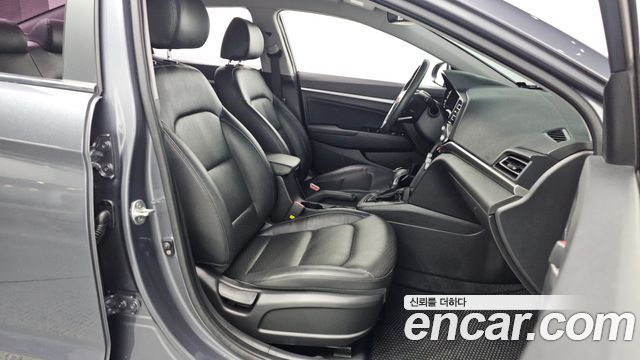 Hyundai AVANTE 2019 — photo 17