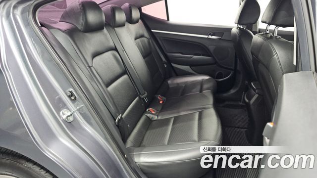 Hyundai AVANTE 2019 — photo 18