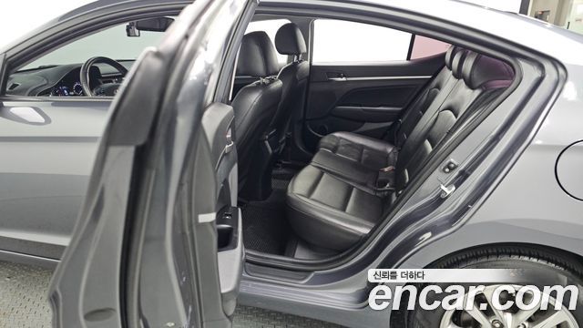 Hyundai AVANTE 2019 — photo 19