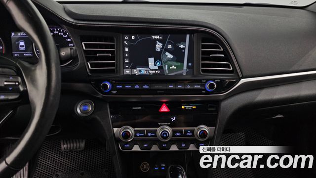 Hyundai AVANTE 2019 — photo 21
