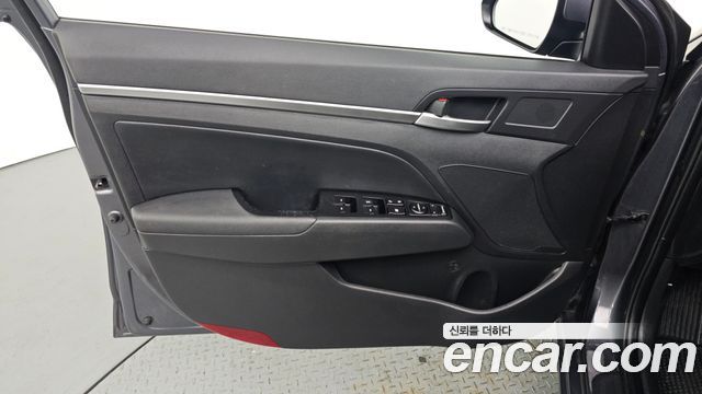 Hyundai AVANTE 2019 — photo 14