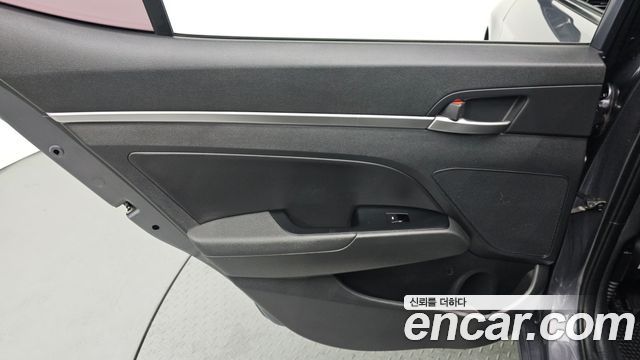 Hyundai AVANTE 2019 — photo 15