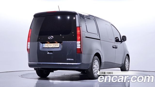 Hyundai Staria 2023 — photo 2