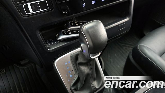 Hyundai Staria 2023 — photo 12
