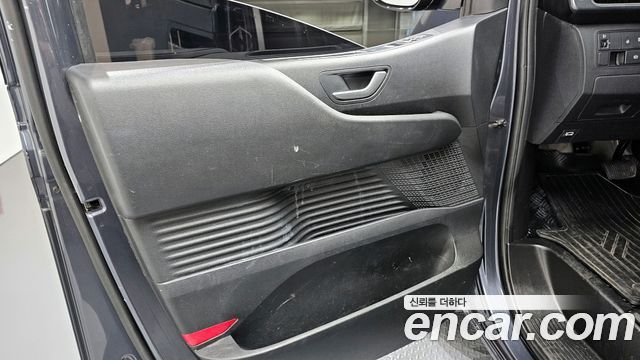 Hyundai Staria 2023 — photo 14
