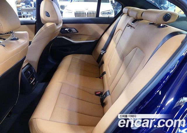 BMW 3-Series 2025 — photo 18