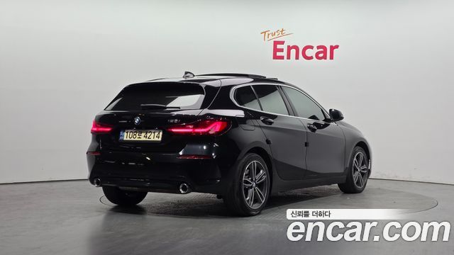 BMW 1-Series 2022 — photo 2