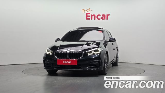 BMW 1-Series 2022 — photo 3