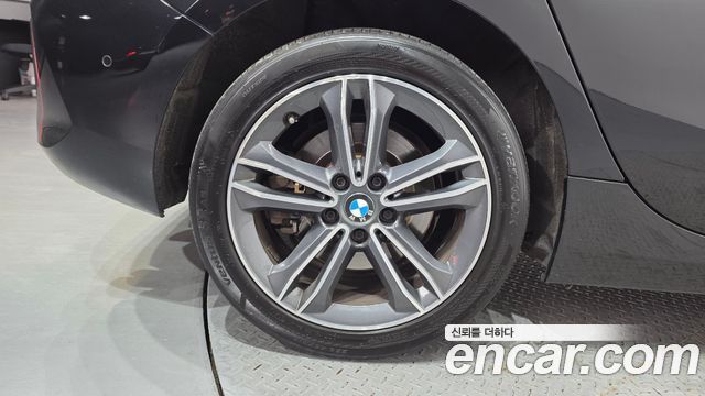BMW 1-Series 2022 — photo 5