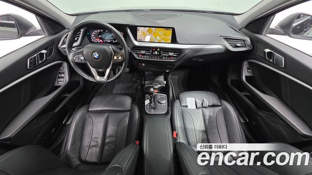 BMW 1-Series 2022 — photo 10