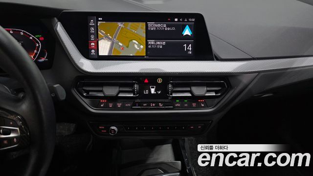 BMW 1-Series 2022 — photo 19
