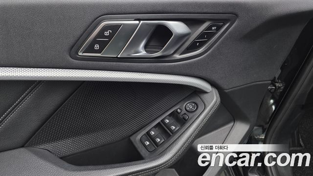 BMW 1-Series 2022 — photo 24