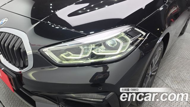 BMW 1-Series 2022 — photo 8
