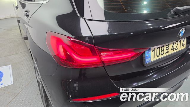 BMW 1-Series 2022 — photo 9