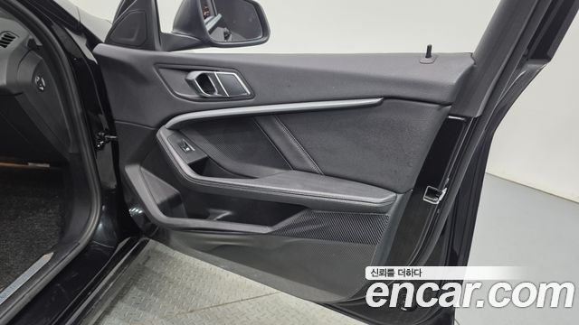 BMW 1-Series 2022 — photo 14