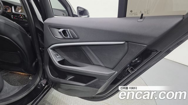 BMW 1-Series 2022 — photo 15