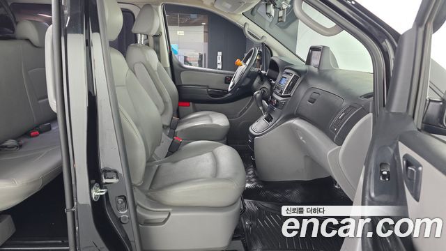 Hyundai Starex 2017 — photo 11