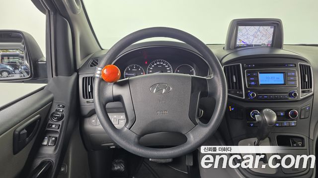 Hyundai Starex 2017 — photo 13