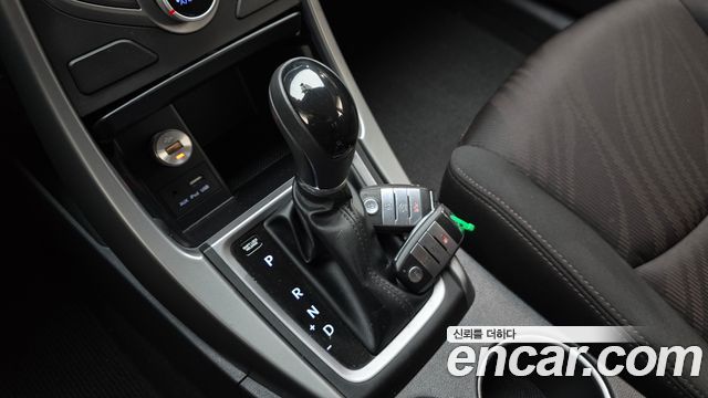 Hyundai AVANTE 2015 — photo 12