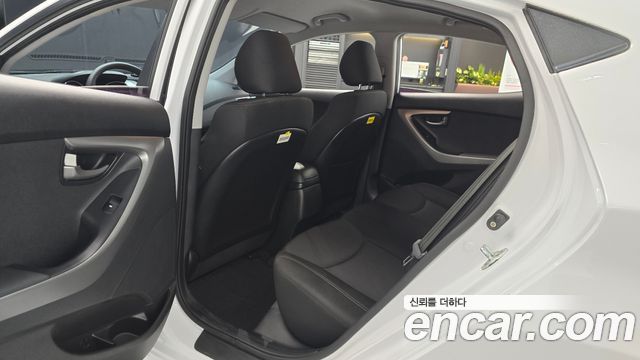 Hyundai AVANTE 2015 — photo 17