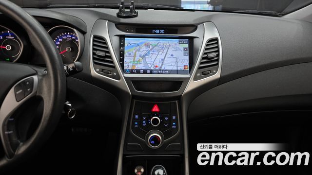 Hyundai AVANTE 2015 — photo 19