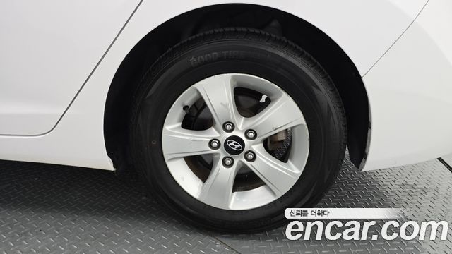 Hyundai AVANTE 2015 — photo 7