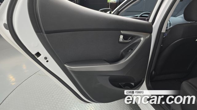 Hyundai AVANTE 2015 — photo 15