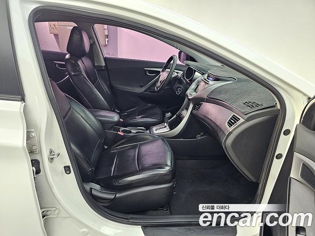 Hyundai AVANTE 2012 — photo 11