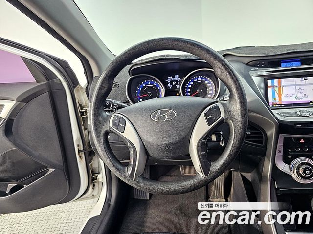 Hyundai AVANTE 2012 — photo 12