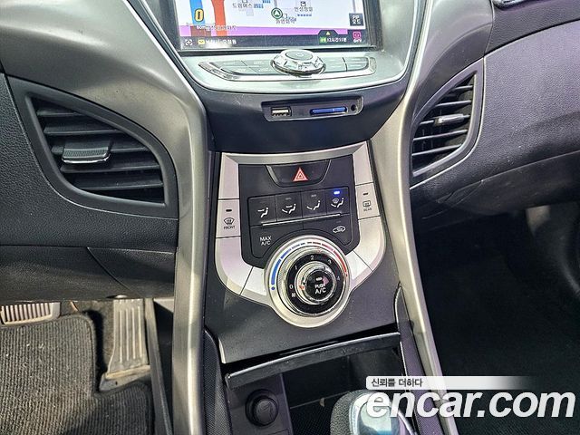 Hyundai AVANTE 2012 — photo 13