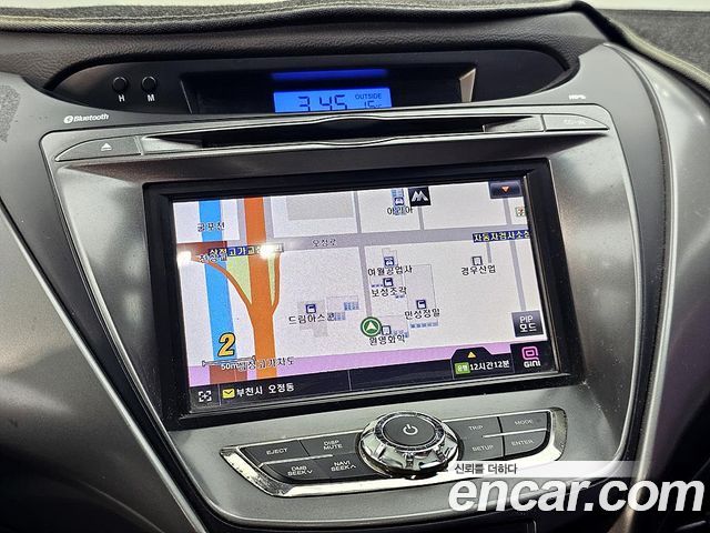Hyundai AVANTE 2012 — photo 16