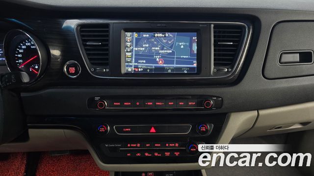 Kia Canival 2019 — photo 15