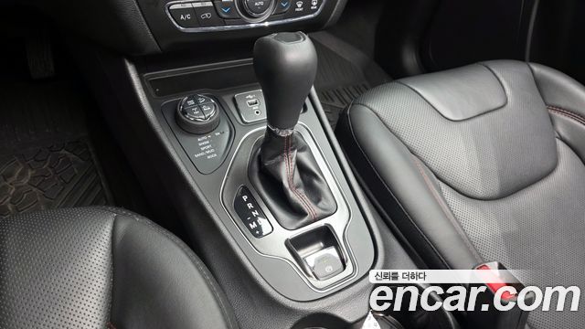 Jeep Cherokee 2021 — photo 12