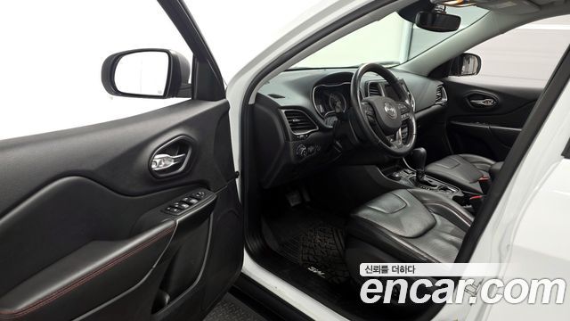 Jeep Cherokee 2021 — photo 13