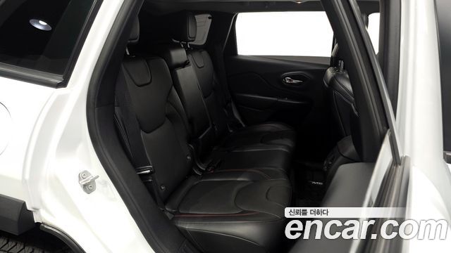 Jeep Cherokee 2021 — photo 17
