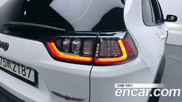 Jeep Cherokee 2021 — photo 9