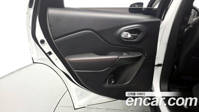 Jeep Cherokee 2021 — photo 15