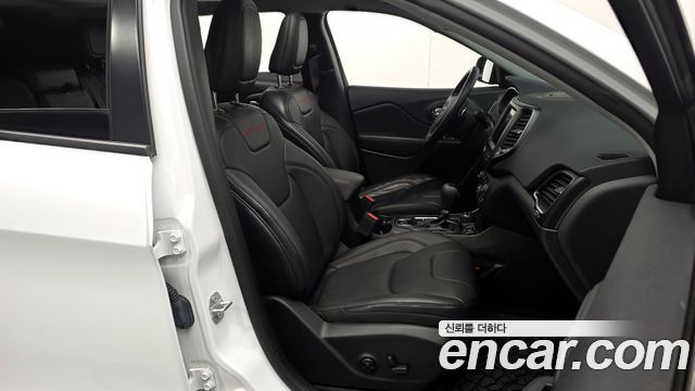Jeep Cherokee 2021 — photo 16