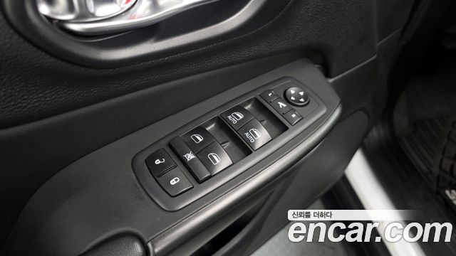 Jeep Cherokee 2021 — photo 28