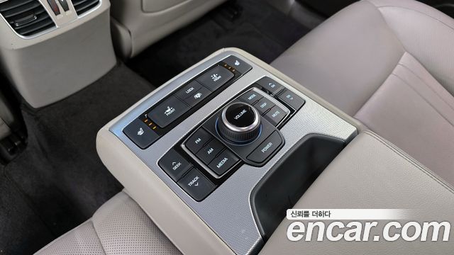 Genesis G80 2018 — photo 18