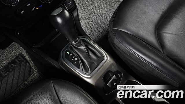 Jeep Renegade 2019 — photo 9