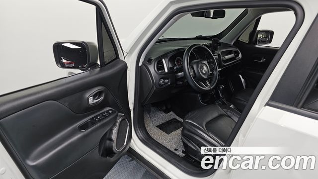 Jeep Renegade 2019 — photo 10
