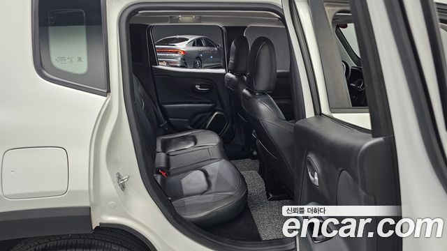 Jeep Renegade 2019 — photo 11